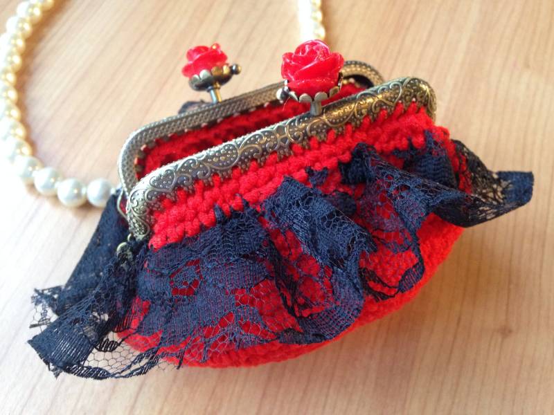 Rote Geldbörse, Vintage-Handtasche, Spitze Handtasche, Schwarze Rote Rose Geldbörse Rote Geldbörse, Vintage-Handtasche, Spitze Handtasche, Schwarze Rote Rose Geldbörse von Dreamhandmaker