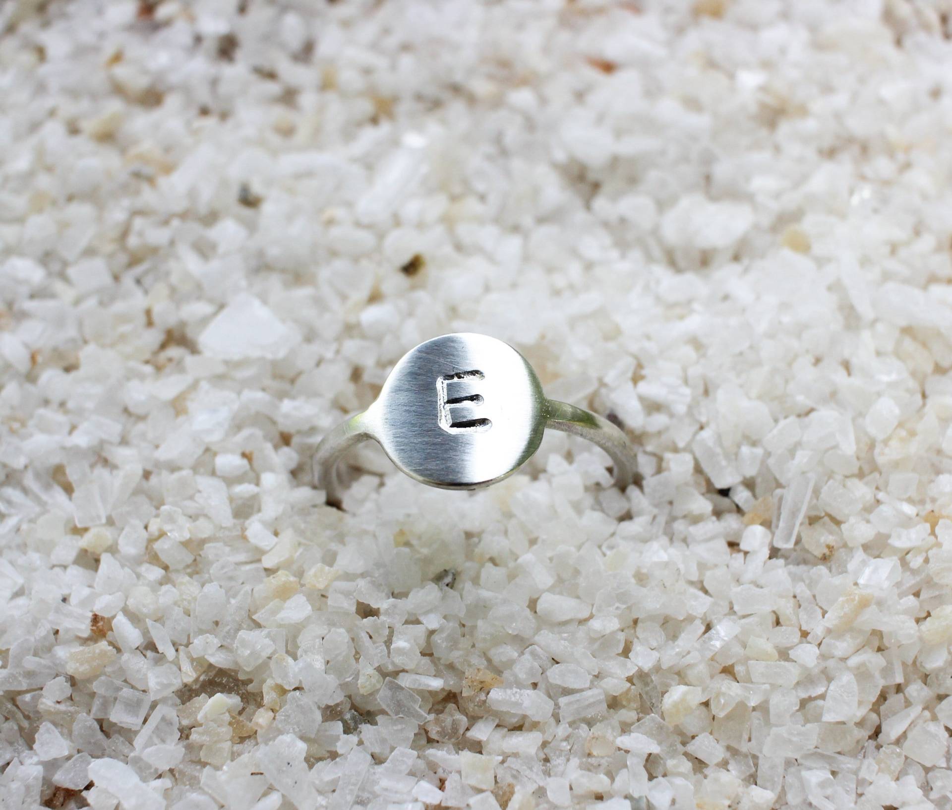 Brautjungfer Initial Disc Ring - Personalisierter Buchstabenring von DreamingTreeCreation