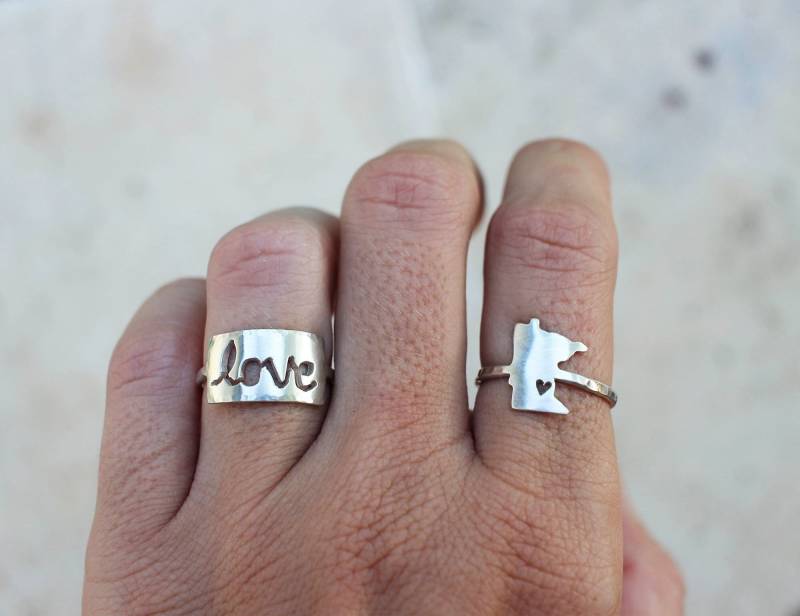 Cursive Love Ring - Handgesägter Liebeswortring Liebesnote Einzigartiges Geschenk Für Sie Zum Valentinstag von DreamingTreeCreation