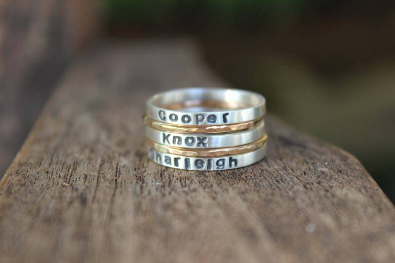 Gestempelte Stapelbare Ringe - Personalisierte Hand Gestempelt Silber Und Gold Stapeln Namen von DreamingTreeCreation