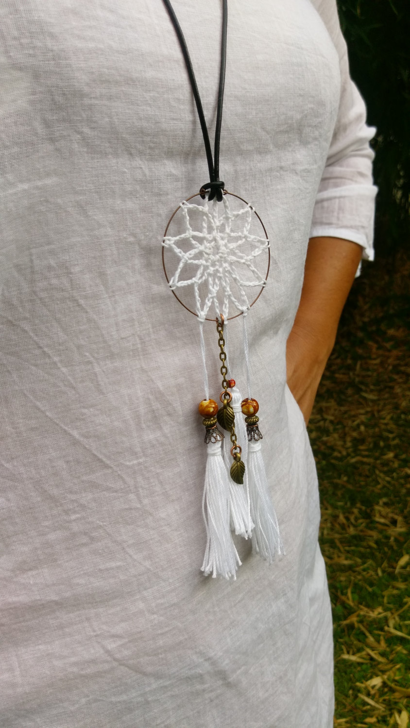 Traumfängerkette Gehäkelt Mit Quasten Und Perlen, Weiß Im Boho Stil, Hochzeitschmuck von DreamlikeD