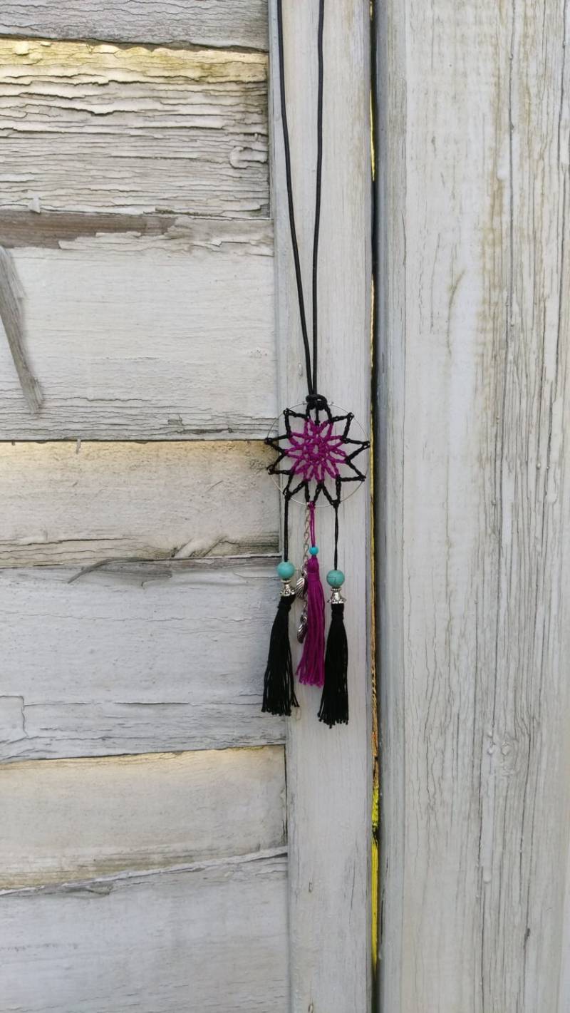 Traumfängerkette Gehäkelt Mit Quasten Und Türkisperlen, Schwarz Purpur Im Boho Stil Traumfängerkette Gehäkelt Mit Quasten Und Türkisperlen, Schwarz Purpur Im Boho Stil von DreamlikeD