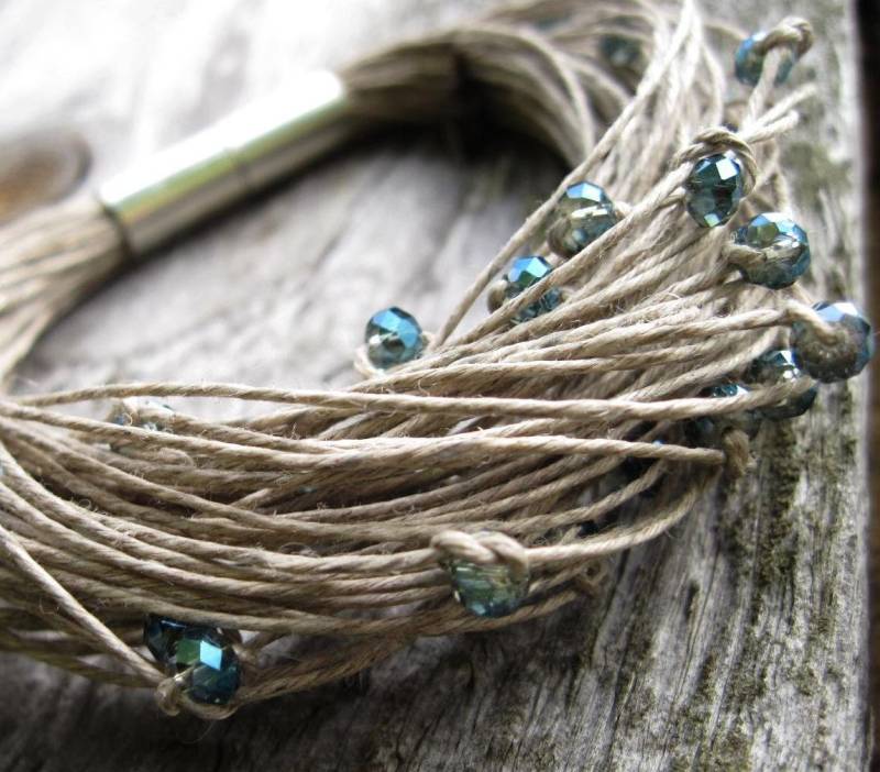 Funkelnde Glas Leinen Armband Elegante Petrol Grau Grün Blau Glitter Faser Multistrand Beadwork Eco Friendly Cottage Chic von DreamsFactory