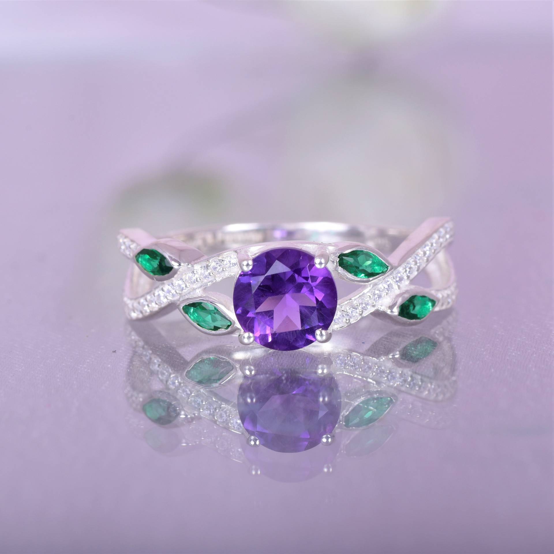 Amethyst Verlobungsring, Natürlicher Smaragd Ring, Februar Geburtsstein Ehering, Personalisiertes Geschenk Für Ihre Mutter von DreamsOfDazzle