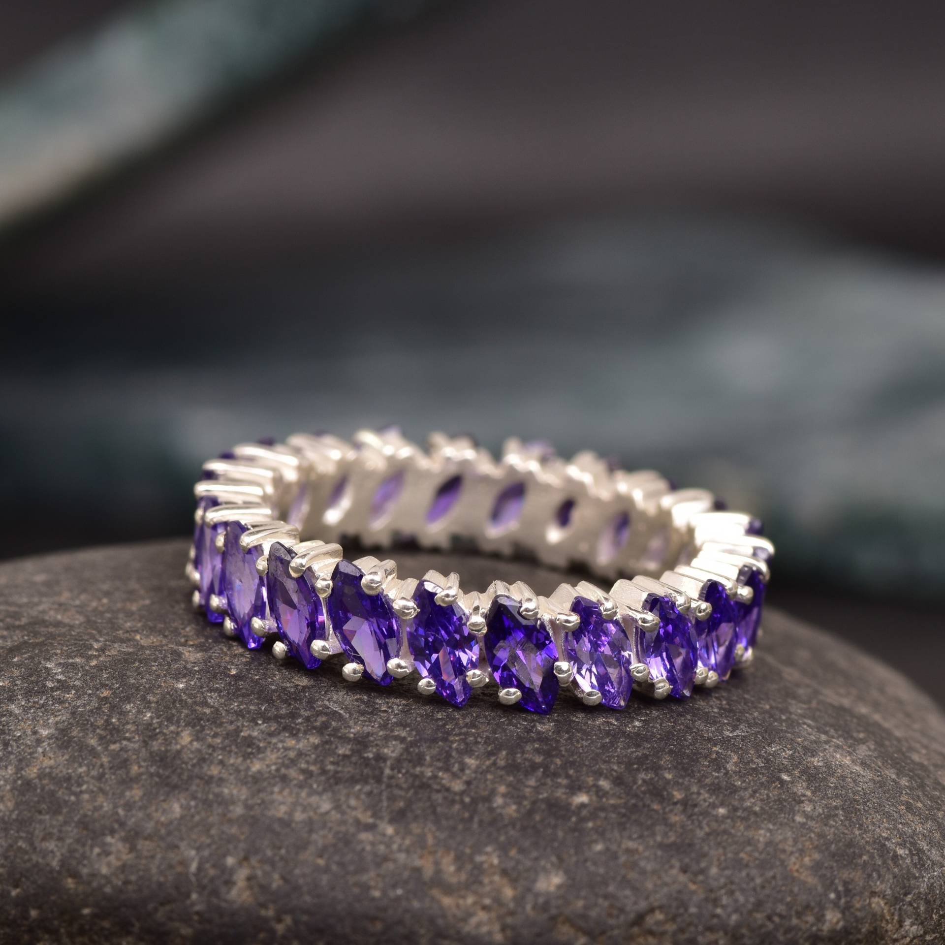 Marquise Geformter Amethyst Ehering, 14K Roségold Art Deco Band, Einzigartiger Verlobungsring, Passender Bandring Für Frauen Full Eternity Band von DreamsOfDazzle