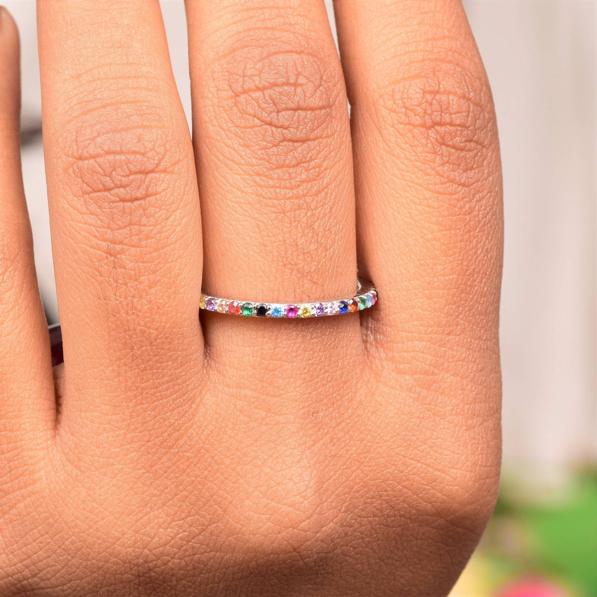 Multi Farbe Saphir Bandring, Birthstone Ring, Volle Ewigkeit Ehering 14K Gold Regenbogen Ring von DreamsOfDazzle