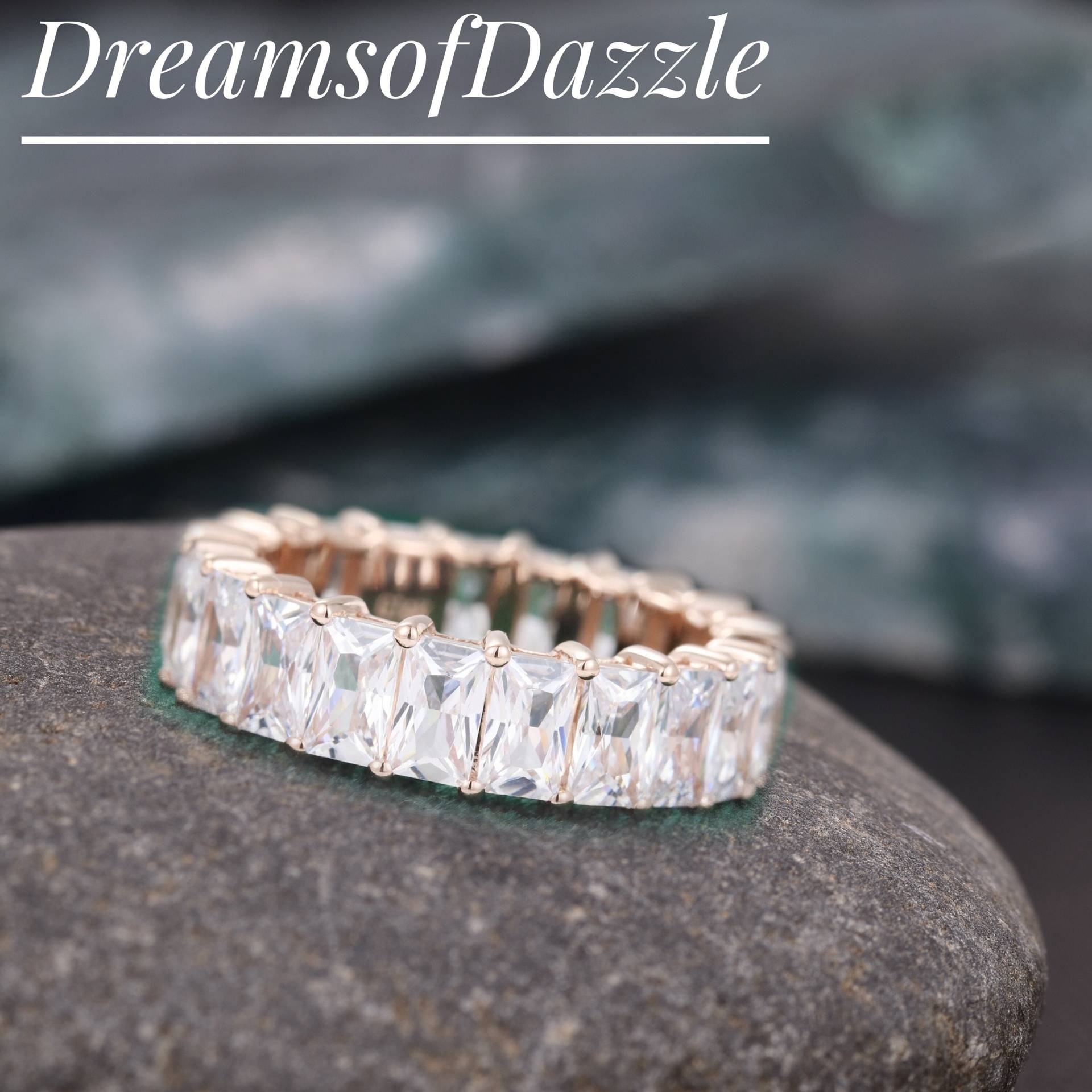 Smaragd Geschnitten Moissanite Voll Eternity Band, 14K Rose Gold Ehering, Jahrestag Geschenk Für Frauen, Band Ihre Frau von DreamsOfDazzle