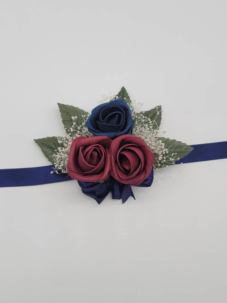 Burgund Und Marine Corsages Boutonnieres, Erhältlich in 27 Farben, Anstecknadel Handgelenk, Passende Bouquets Verfügbar von Dreamsicalcreations