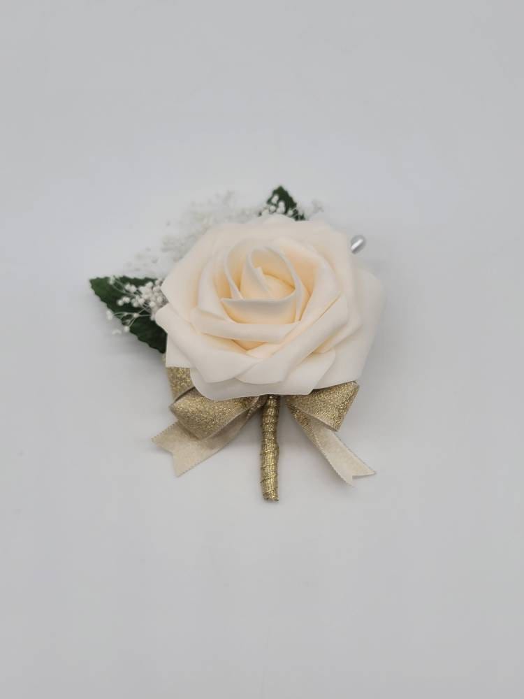 Creme Und Gold Boutonnieres Corsages, Erhältlich in 27 Farben, Corsages Anstecknadel Handgelenk, Passende Bouquets Verfügbar von Dreamsicalcreations