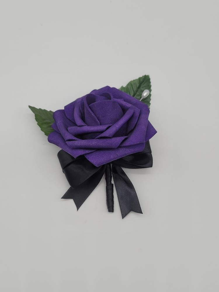 Dunkellila Und Schwarze Boutonnieres Corsages, 27 Farben Verfügbar, Corsages in Anstecknadel Handgelenk, Passende Bouquets Verfügbar von Dreamsicalcreations