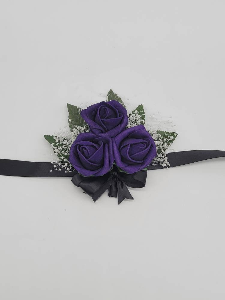 Dunkellila Und Schwarze Boutonnieres Corsages, 27 Farben Verfügbar, Corsages in Pin On Handgelenk, Passende Bouquets Verfügbar von Dreamsicalcreations