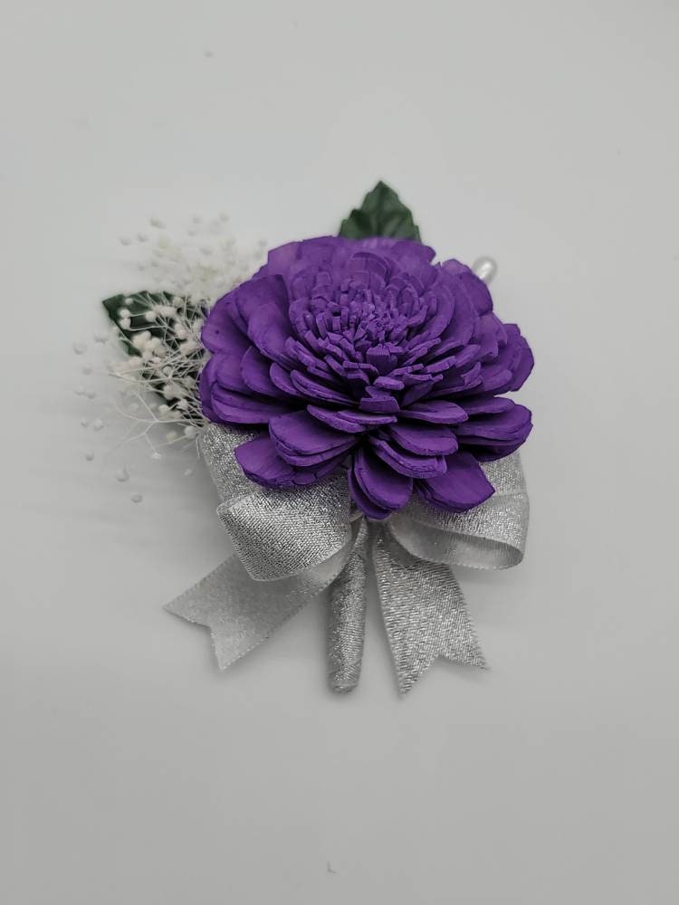 Lavendel Und Silber Sola Wood Boutonnieres Corsagen, 22 Blumenfarben Erhältlich, Passende Blumensträuße Verfügbar von Dreamsicalcreations