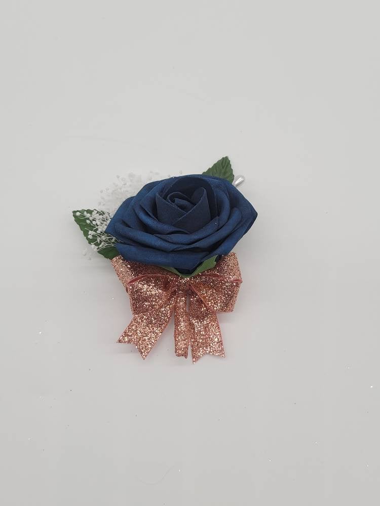 Navy Und Rose Gold Boutonnieres Corsages, Erhältlich in 27 Farben, Corsages Pin On Handgelenk, Passende Sträuße Verfügbar von Dreamsicalcreations