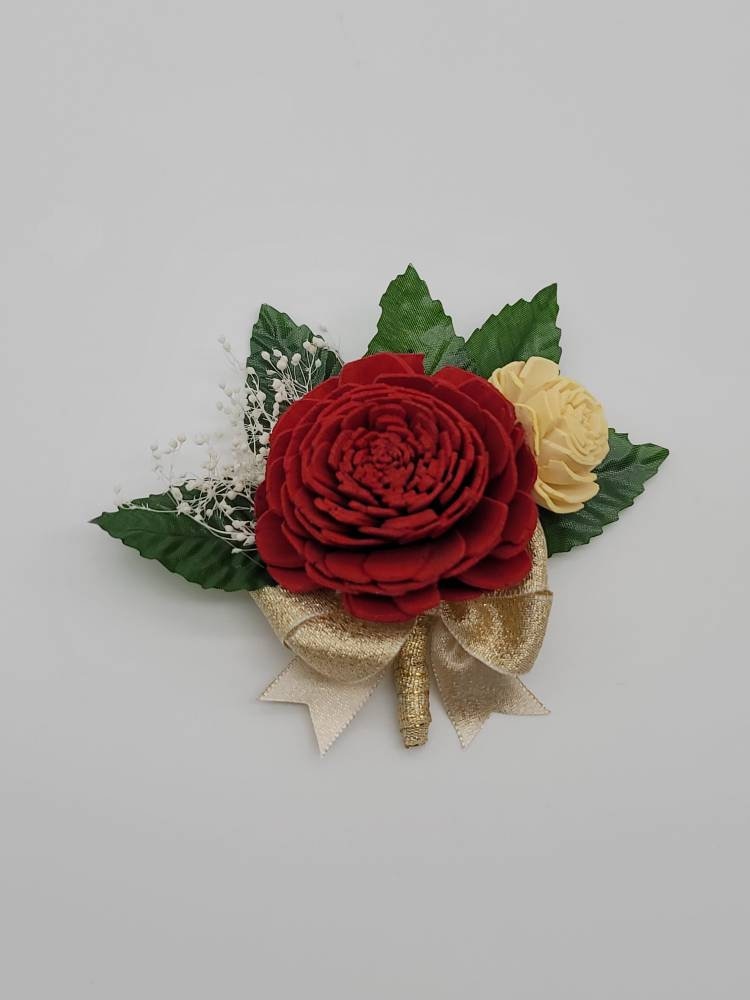 Rot, Elfenbein Und Gold Sola Holz Corsage Boutonnieres, 22 Blumenfarben Verfügbar, Passende Bouquets Erhältlich von Dreamsicalcreations