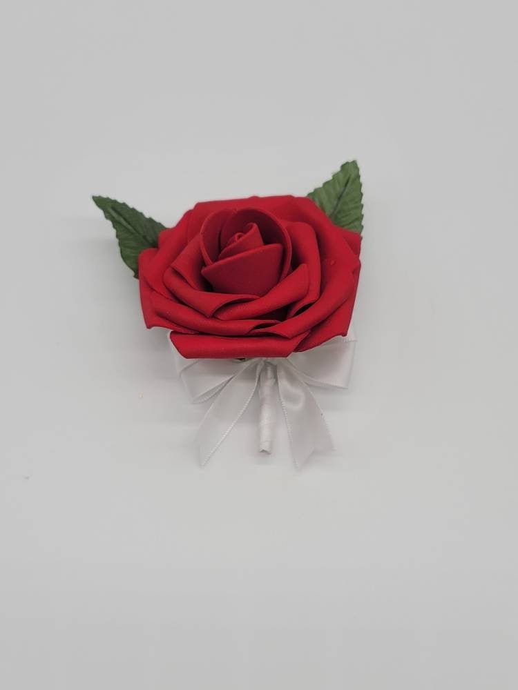 Rot-Weiße Boutonnieres Und Corsages, Erhältlich in 27 Farben, Corsages Anstecknadel Handgelenk, Passende Bouquets Verfügbar von Dreamsicalcreations