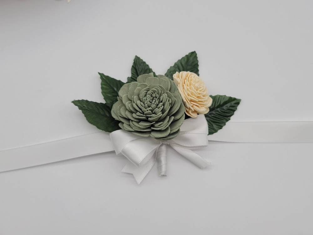 Salbei, Weiß Und Elfenbein Sola Holz Boutonnieres Corsages, 22 Blumenfarben Verfügbar, Passende Bouquets Erhältlich von Dreamsicalcreations