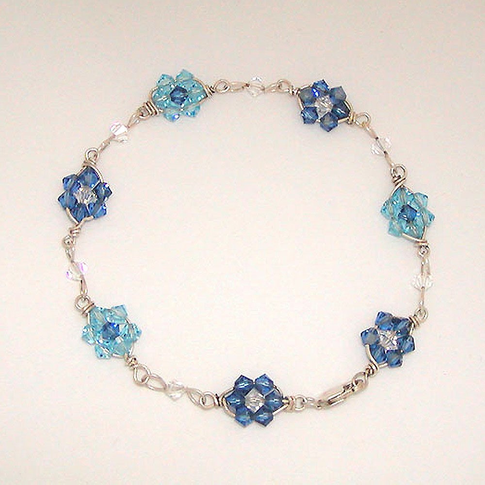 Swarovski Kristall Und Silberdraht Gewickelt Armband Sterling Blue Flowers Swarovski Kristall Und Silberdraht Gewickelt Armband Sterling Blue Flowers von DreamstarJewery