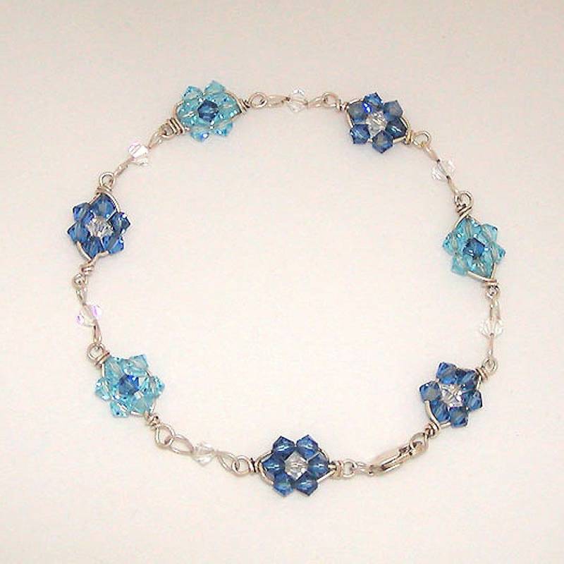 Swarovski Kristall Und Silberdraht Gewickelt Armband Sterling Blue Flowers Swarovski Kristall Und Silberdraht Gewickelt Armband Sterling Blue Flowers von DreamstarJewery