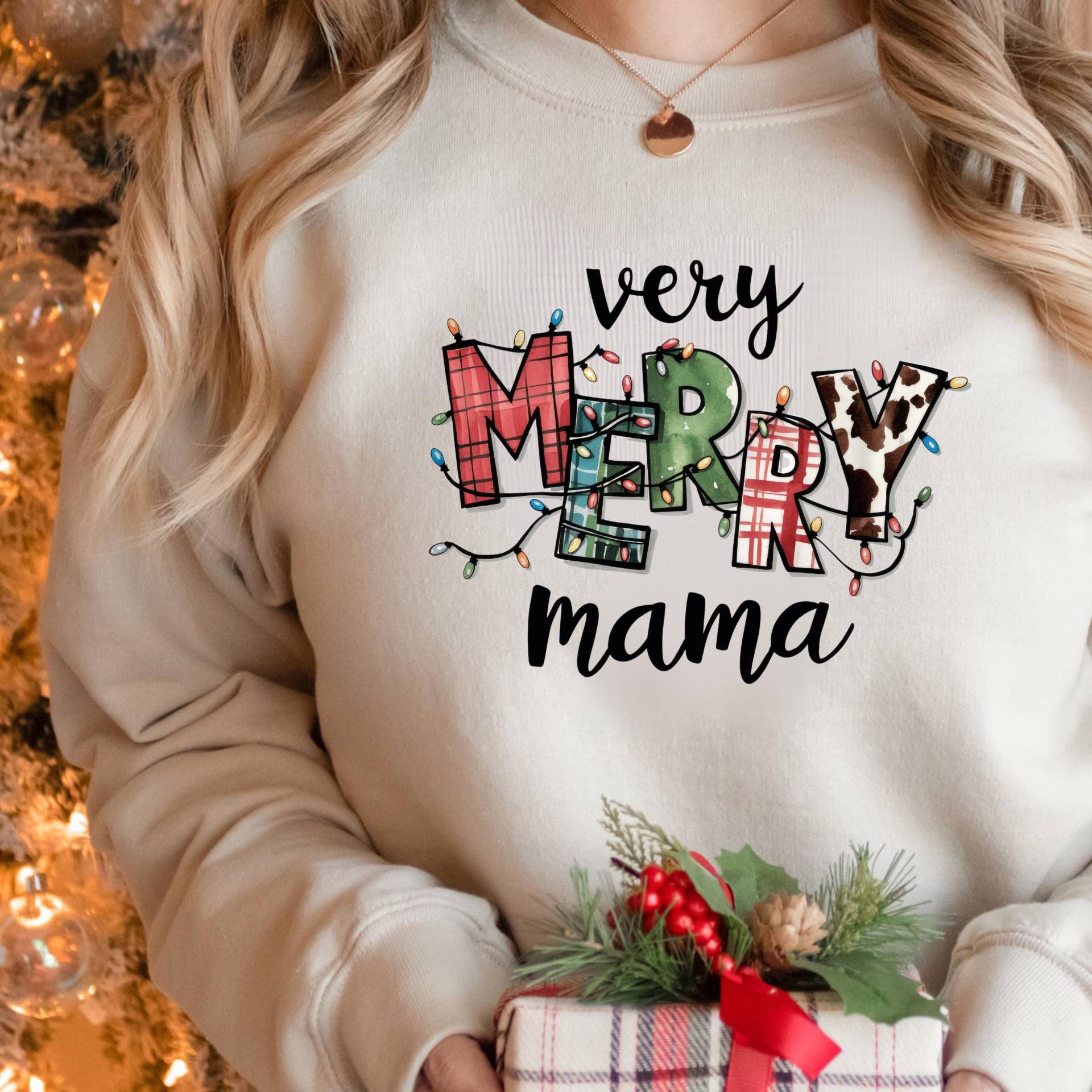 Very Merry Mama Sweatshirt | Weihnachten Pullover Damen Weihnachtsgeschenk Lustiger Christmas Sweater von DreamyDesignPrint