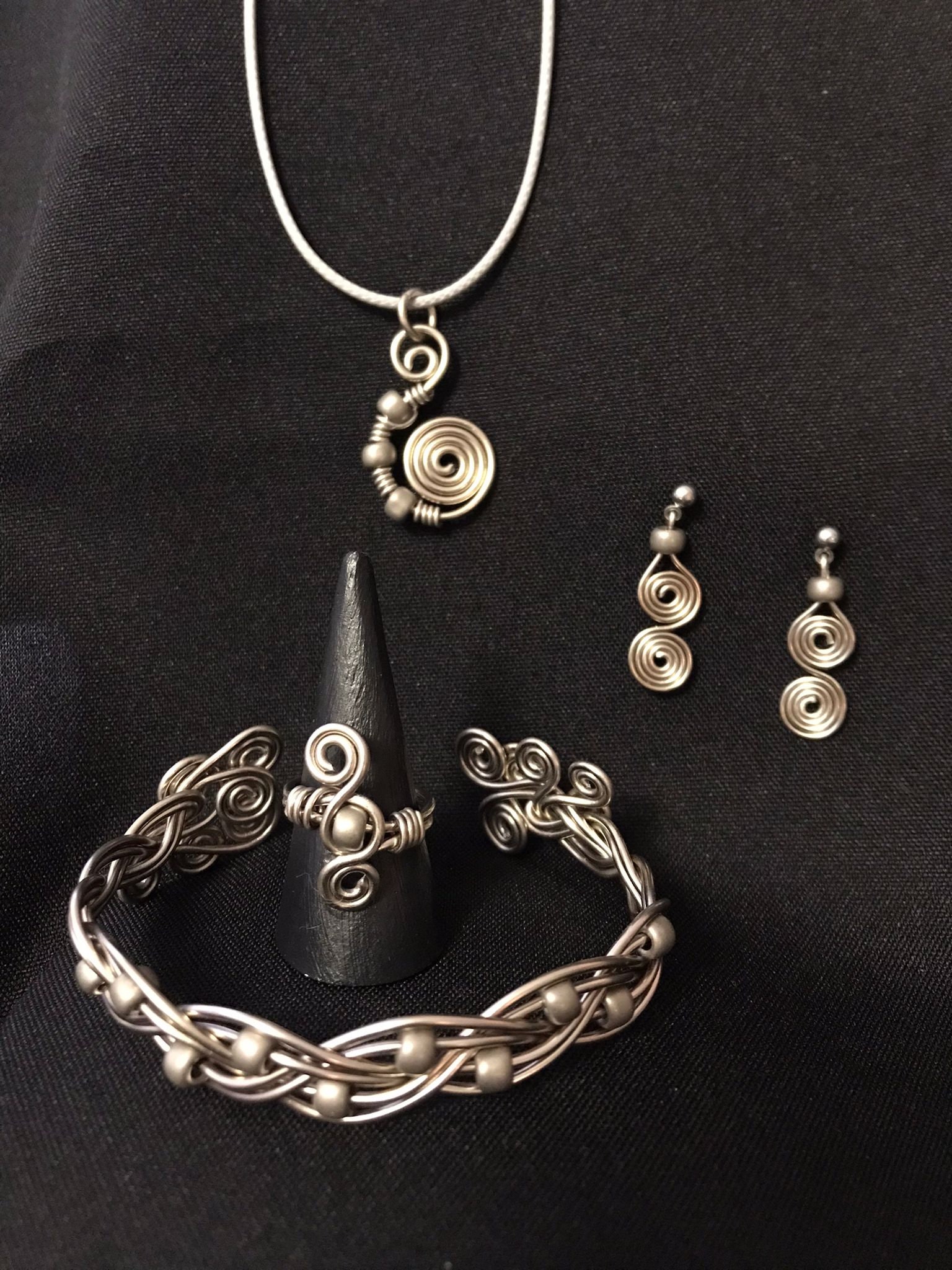 Aluminiumschmuck in Grau - Titan Aluminiumschmuck in Grau - Titan von DreamyPearl