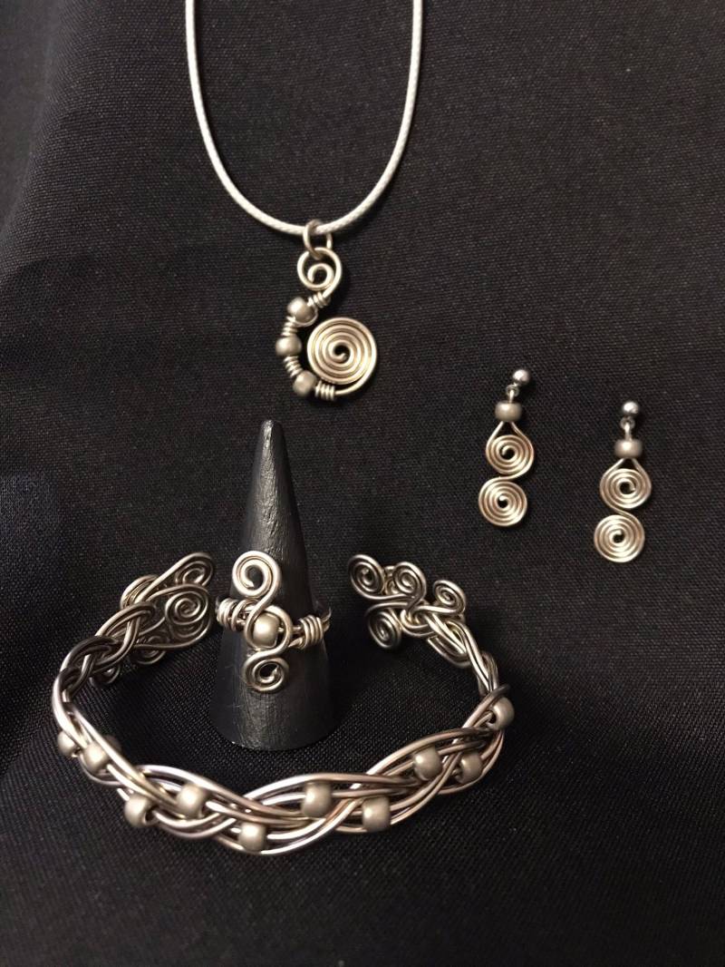 Aluminiumschmuck in Grau - Titan Aluminiumschmuck in Grau - Titan von DreamyPearl