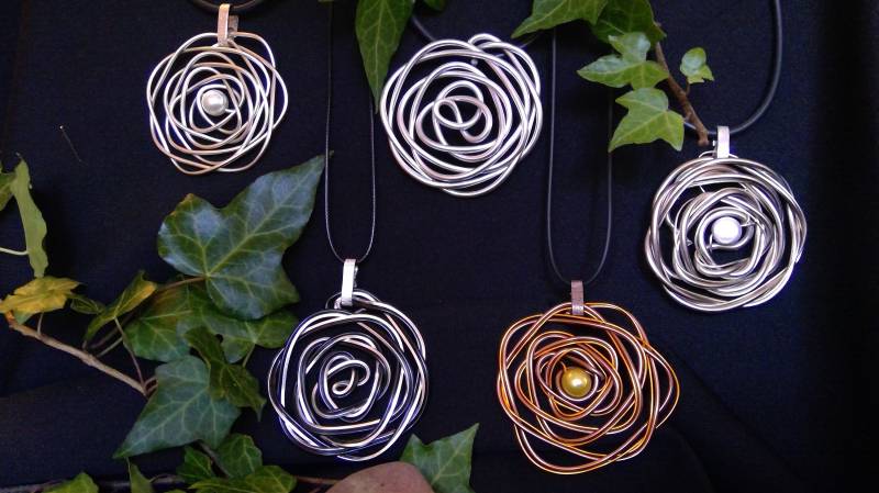 Großer Gedrehter Aluminium - Kettenanhänger Großer Gedrehter Aluminium - Kettenanhänger von DreamyPearl