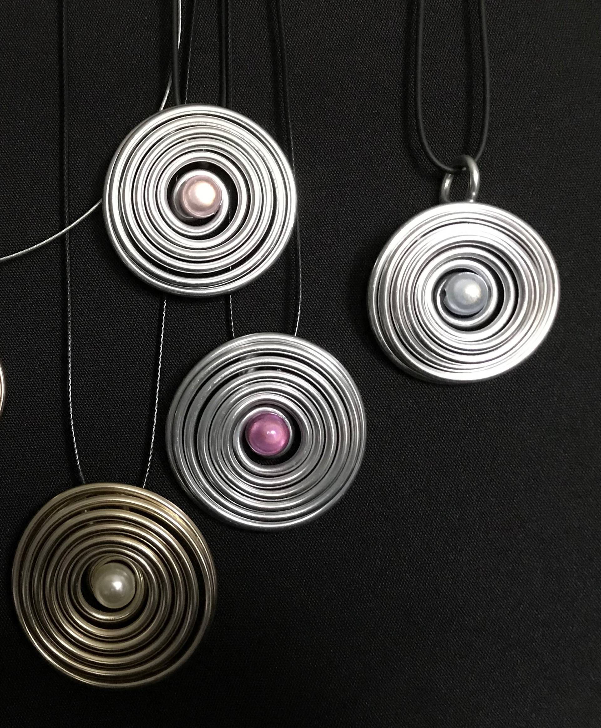 Großer Spiral - Kettenanhänger Mit Mondscheinperle Großer Spiral - Kettenanhänger Mit Mondscheinperle von DreamyPearl
