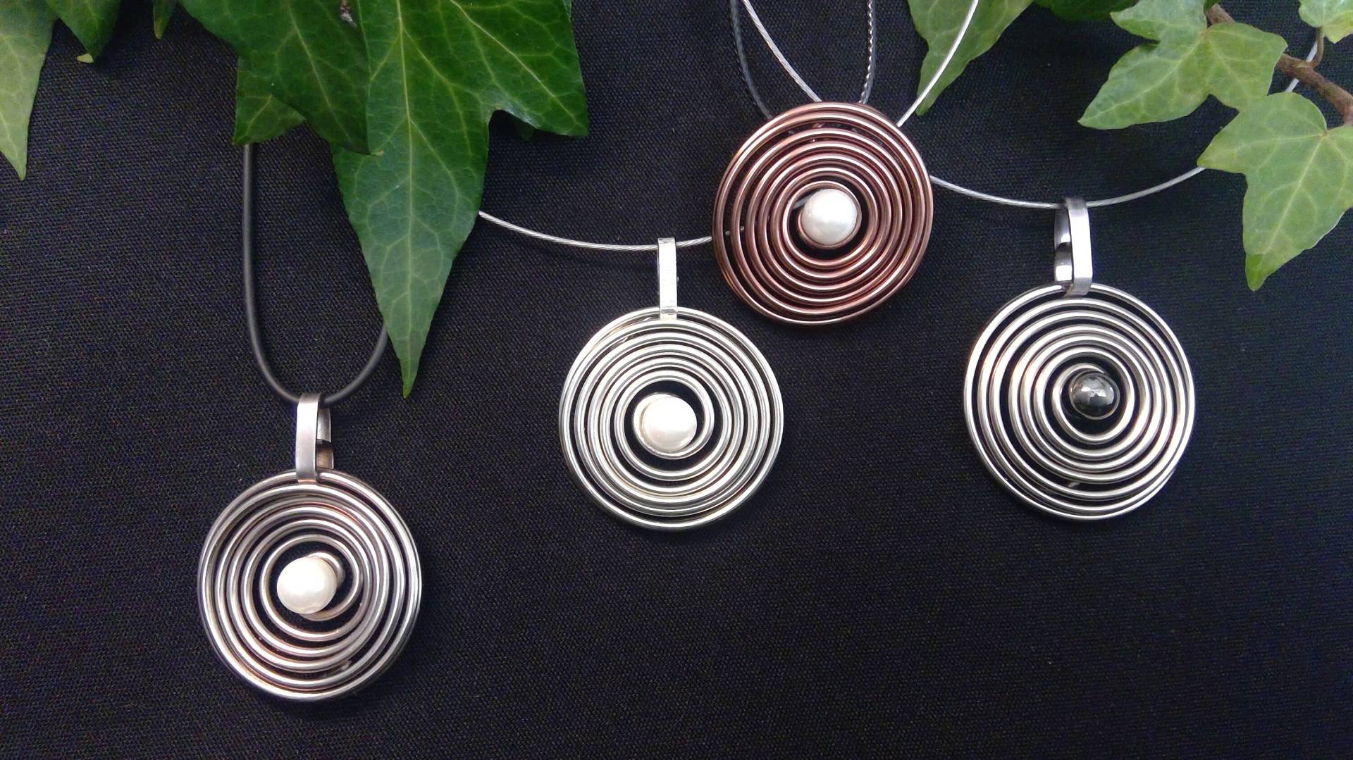 Kleiner Spiral - Kettenanhänger Mit Mondscheinperle Kleiner Spiral - Kettenanhänger Mit Mondscheinperle von DreamyPearl
