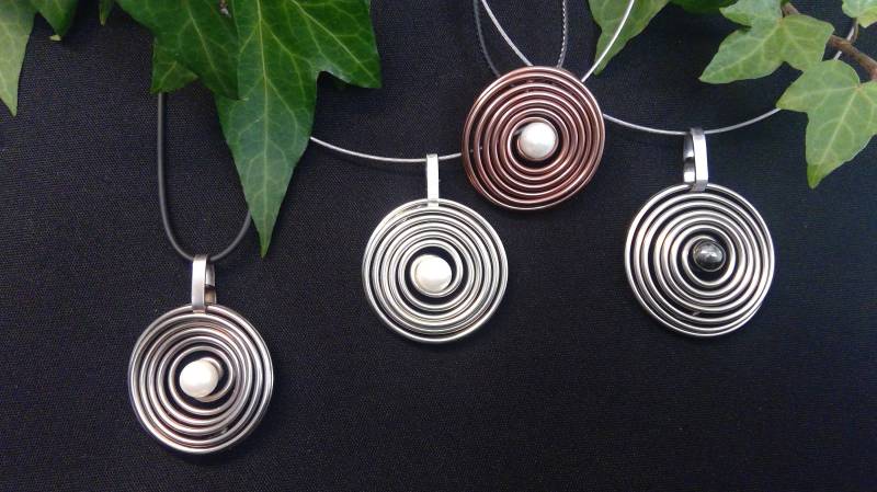 Kleiner Spiral - Kettenanhänger Mit Mondscheinperle Kleiner Spiral - Kettenanhänger Mit Mondscheinperle von DreamyPearl