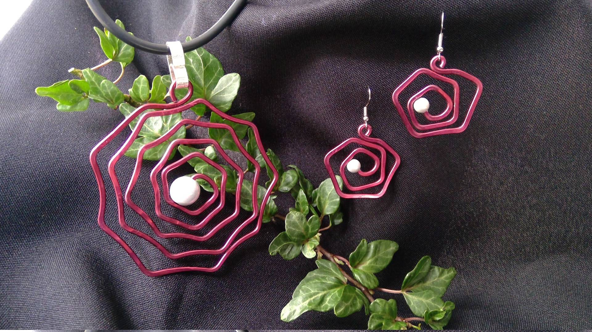 Schmuckset in Rot Schmuckset in Rot von DreamyPearl