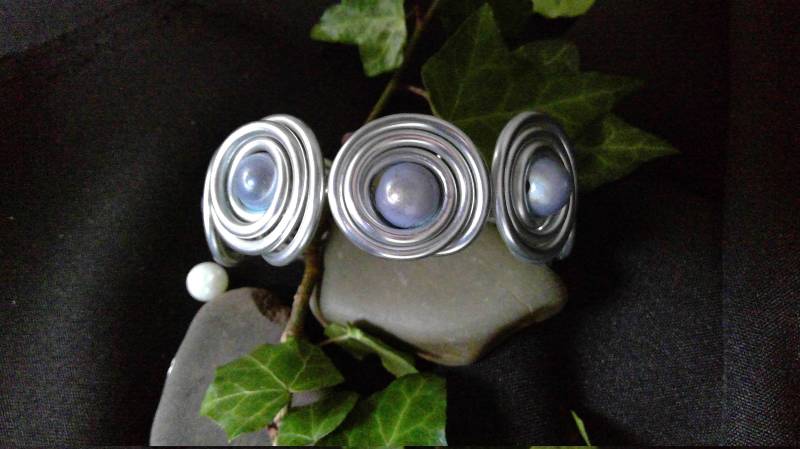 Schneckenarmreif Mit Mondscheinperlen Schneckenarmreif Mit Mondscheinperlen von DreamyPearl