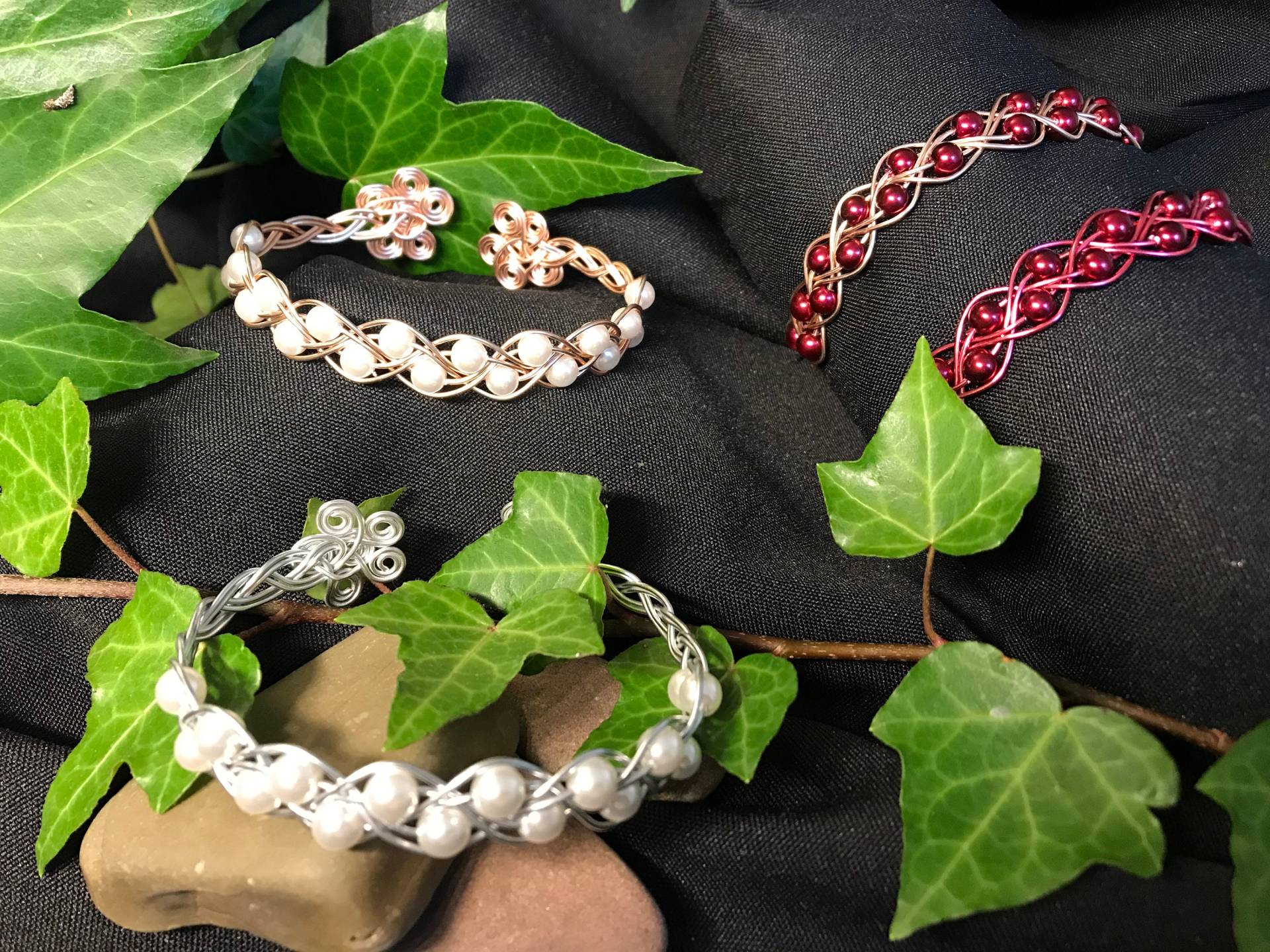 Zarten, Geflochtener Armreif Mit Perlen Zarten, Geflochtener Armreif Mit Perlen von DreamyPearl