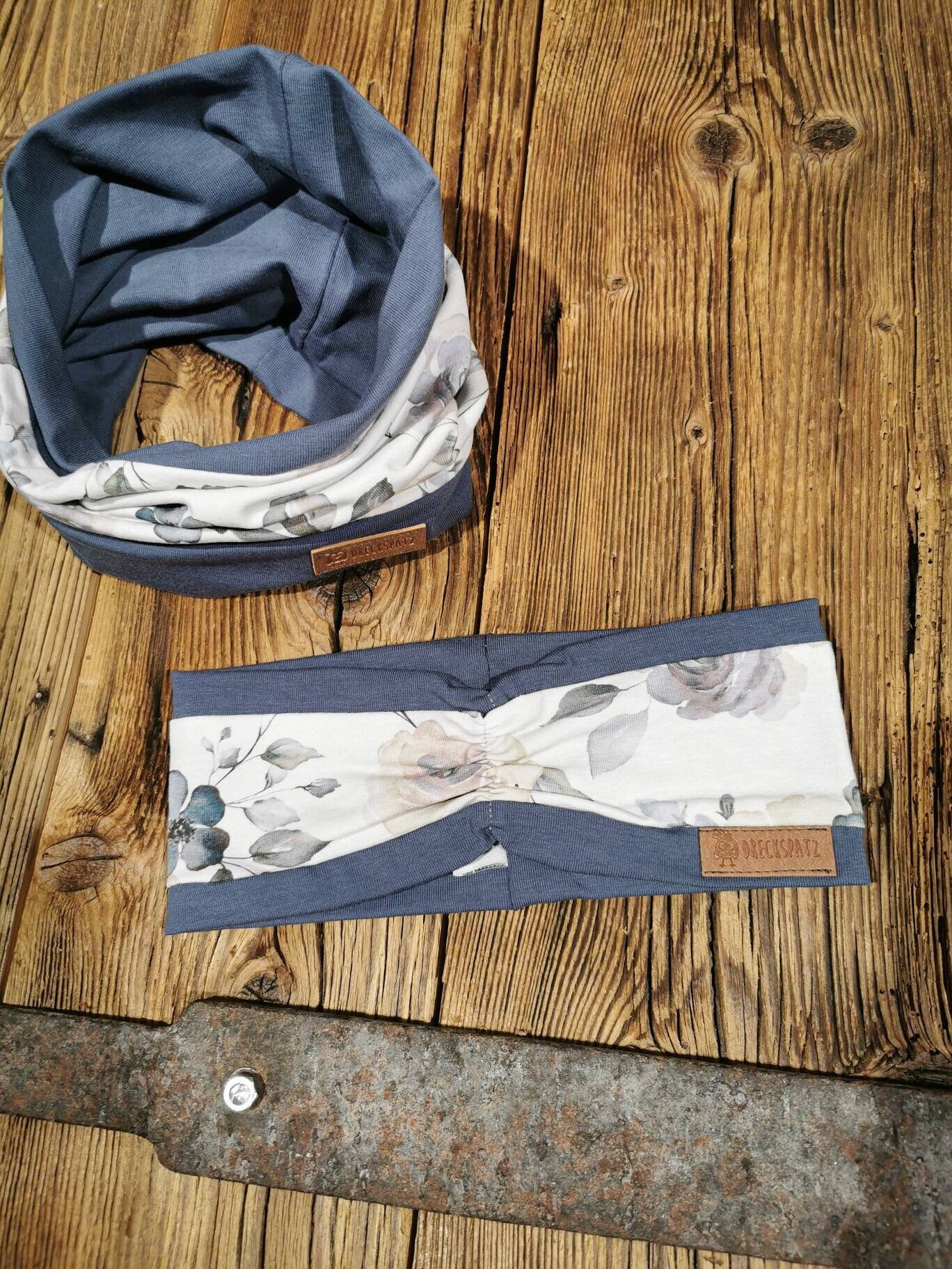 3-Farbiges Stirnband Haarband Blau Weiß Mit Rosen Mädchen Bandana Raffung Vorne 3-Farbiges Stirnband Haarband Blau Weiß Mit Rosen Mädchen Bandana Raffung Vorne von DreckspatzShop