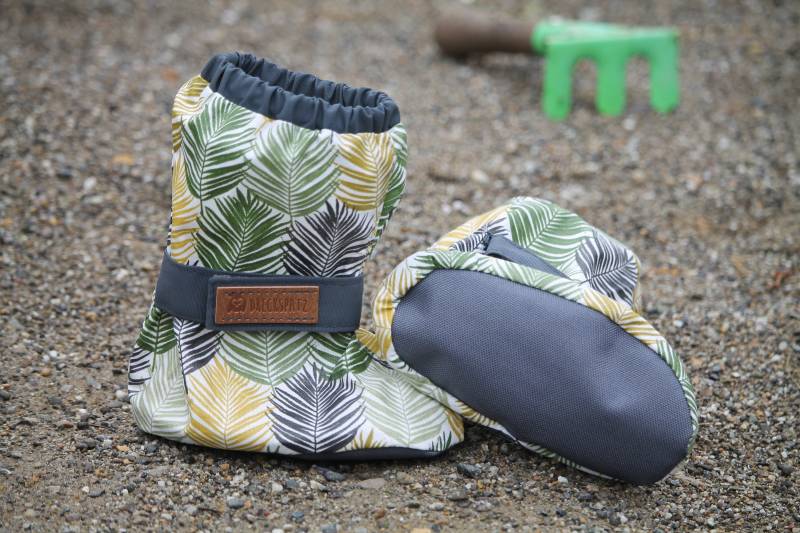 Füßlinge/Überzieher "Dschungelkind" Krabbelschuhe, Lauflernschuhe Grün Senf Blätter von DreckspatzShop