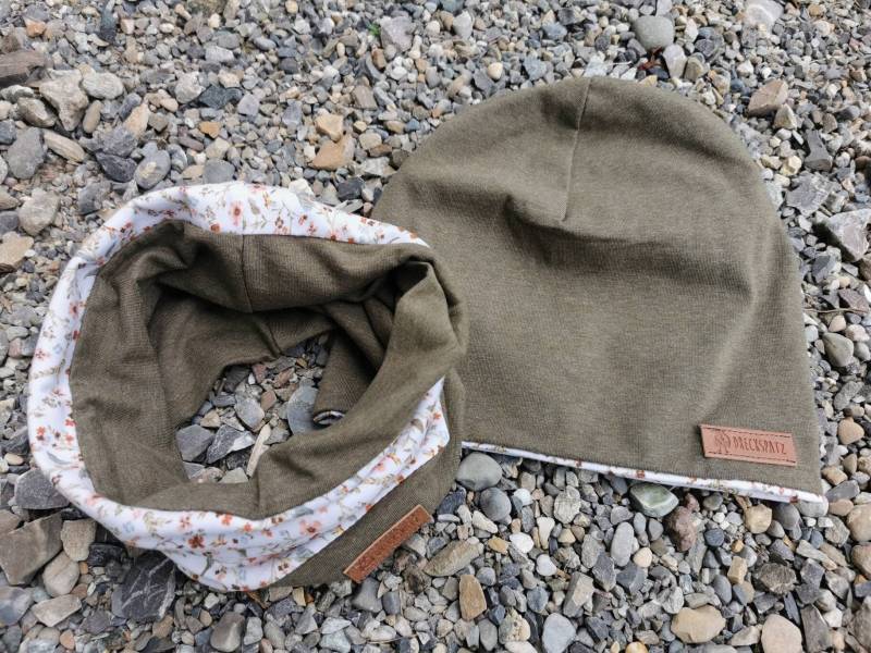 Set Aus Beanie Und Loop Weiß Mit Blüten Olivegrün Mädchen Jersey Wendebeanie Mütze Schal von DreckspatzShop