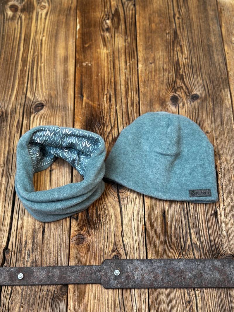 Set Aus Fleecemütze Und -Loop Mint Mit Kleinen Blättern Jungen Mädchen Wintermütze Wendebeanie Fleeceloop von DreckspatzShop
