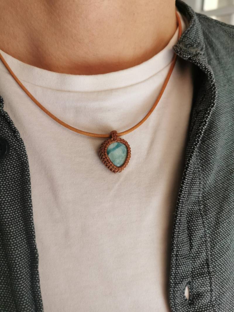 Leder Herren Unisex Halskette Mit Stein, Larimar Makramee Eingefasst Leder Herren Unisex Halskette Mit Stein, Larimar Makramee Eingefasst von DresedesignsShop