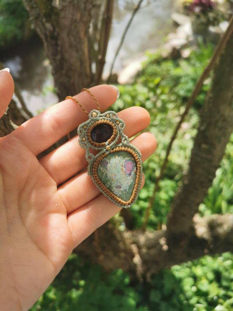 Rubin Fuchsit Und Amethyst Anhänger Halskette, Makramee Boho Hippie Edelstein Schmuck Rubin Fuchsit Und Amethyst Anhänger Halskette, Makramee Boho Hippie Edelstein Schmuck von DresedesignsShop