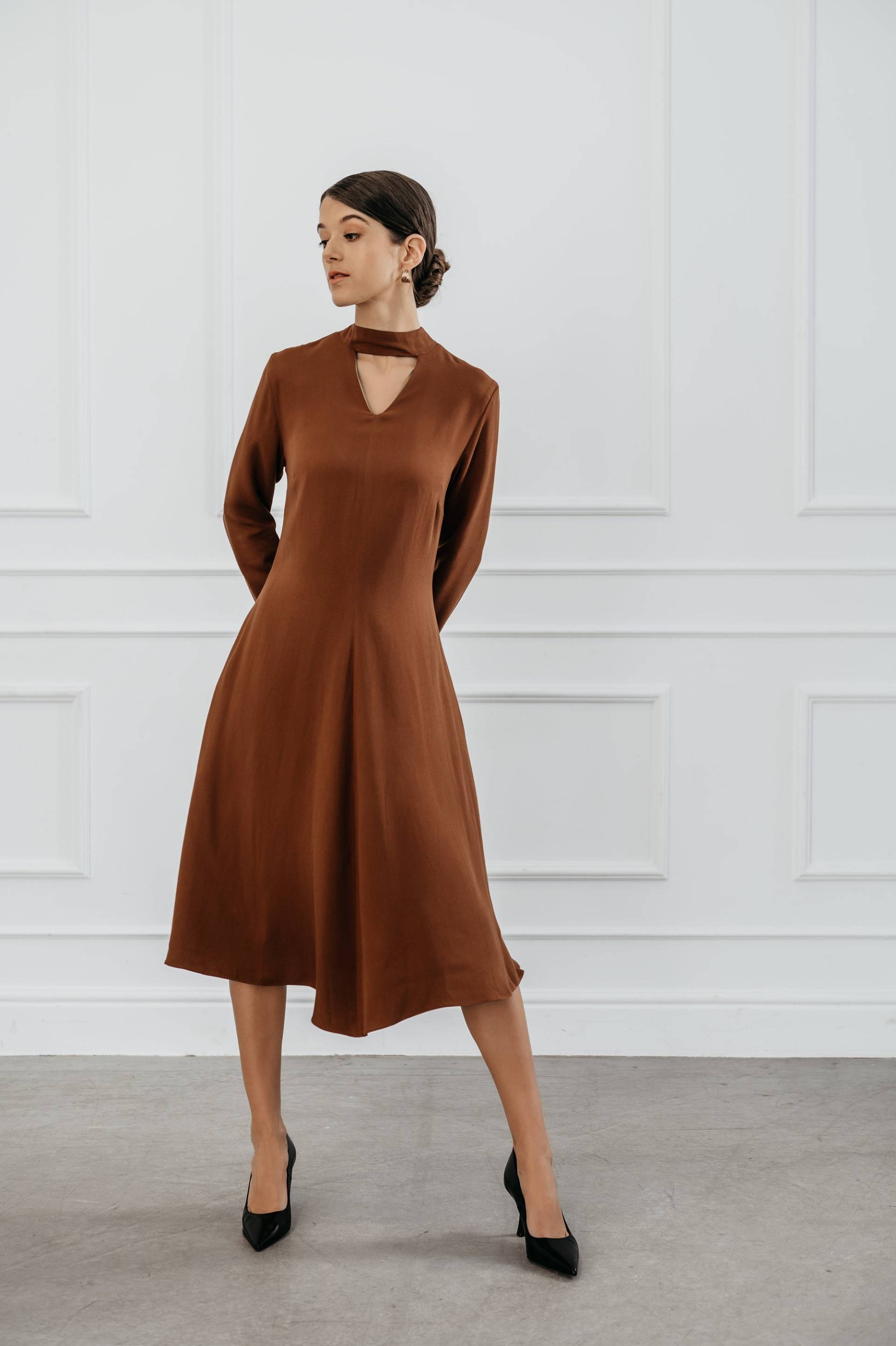 Viskose Midi Kleid Stehkragen, Fit & Flare Mit Taschen Viskose Midi Kleid Stehkragen, Fit & Flare Mit Taschen von DressMyStory