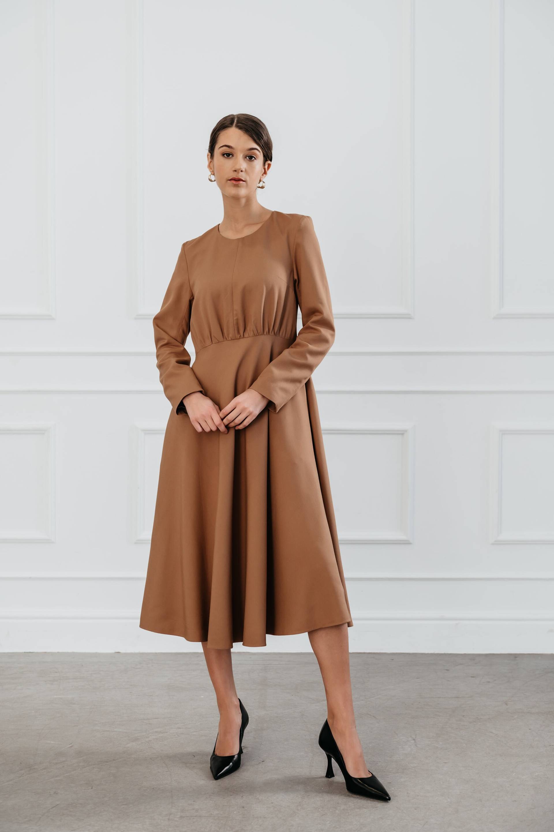 Viskose Midi Kleid Langarm-Bürokleid Mit Taschen Viskose Midi Kleid Langarm-Bürokleid Mit Taschen von DressMyStory