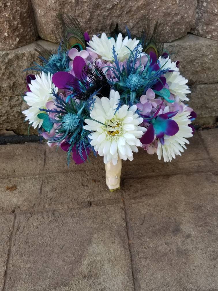 Galaxie Orchidee, Gerbera, Distel, Lila, Blaugrüner Kunstblumenstrauß von DressMyWedding