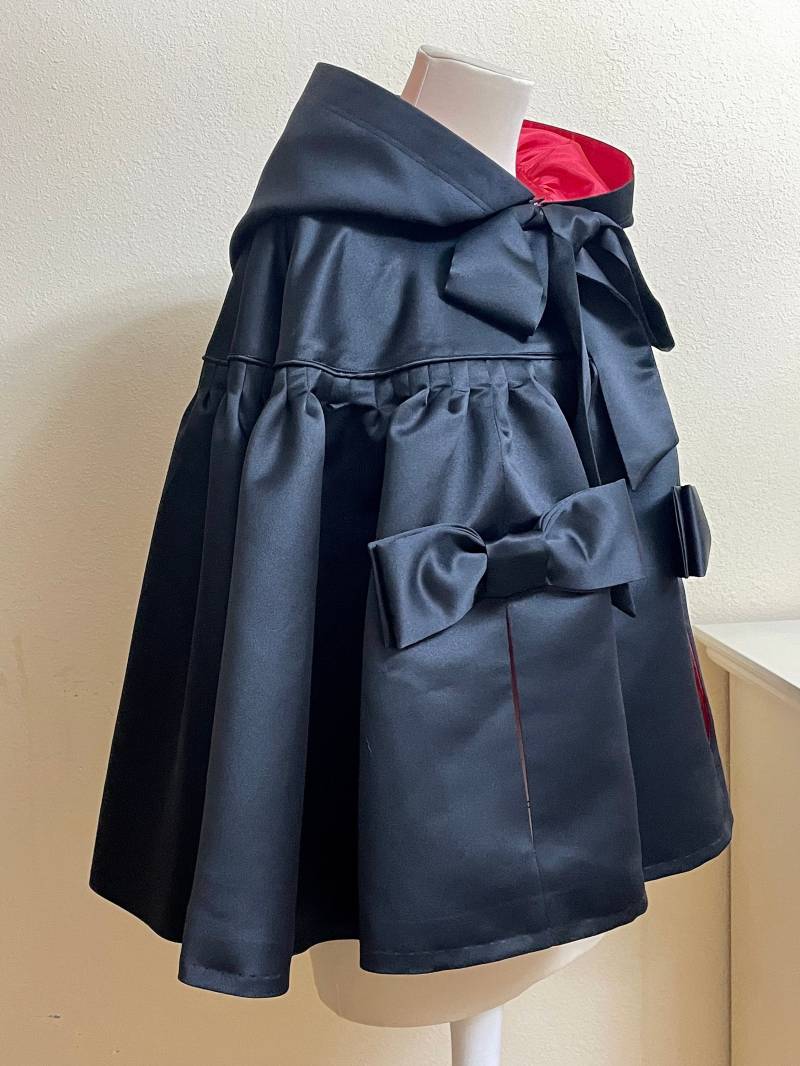 Capelet Mit Futter Kurz Kapuzencape von DressRoses