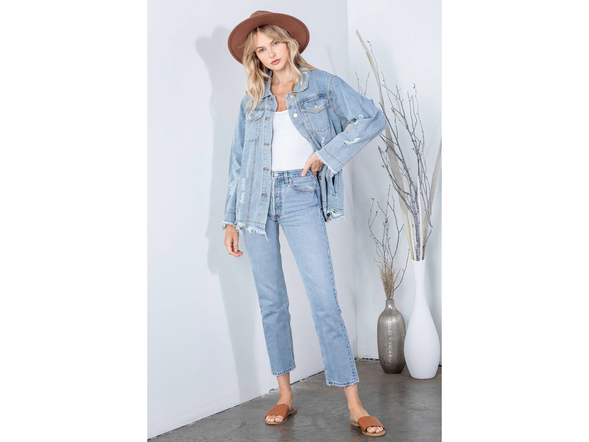 Locker Geschnittene Jeansjacke Im Distressed-Look von Dressrae