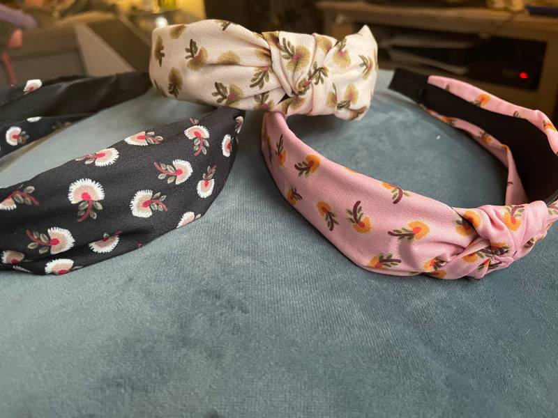 Handgeknüpftes Haarband Aus Viskose in Hübschem Blumendesign von Dressthehairs