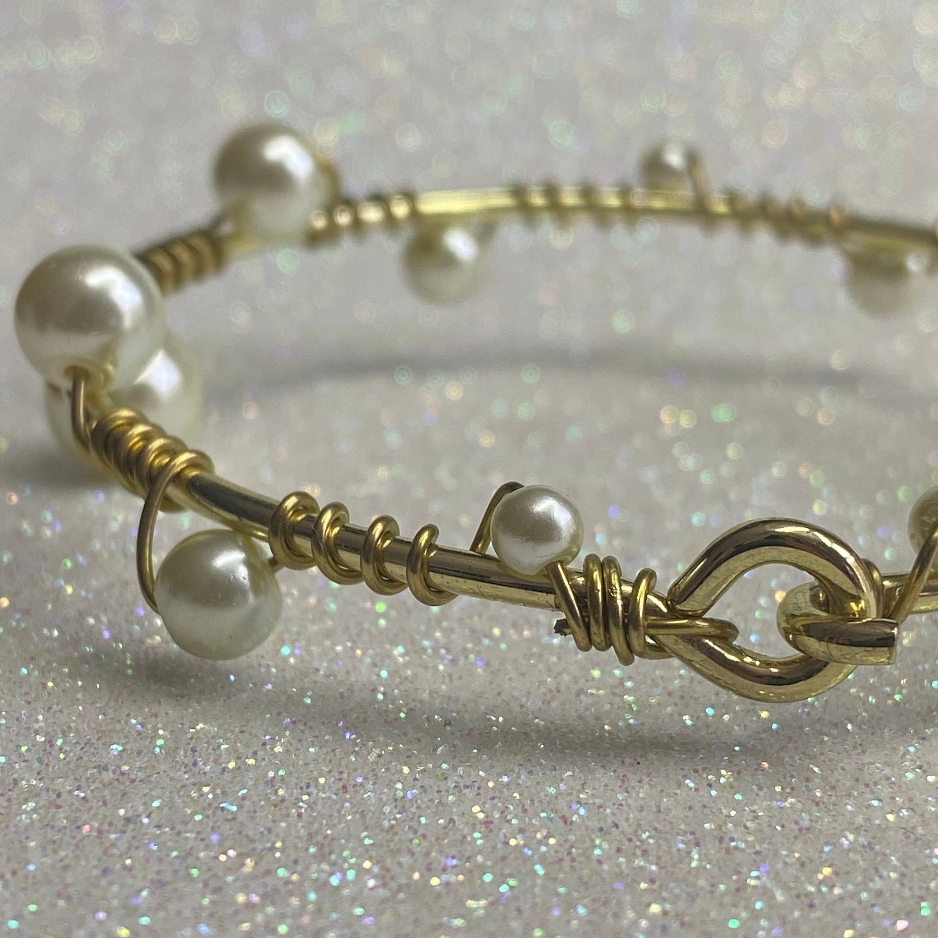 Armband Mit Perlen in Messing, Gold Armband Mit Perlen in Messing, Gold von DrewSinclair