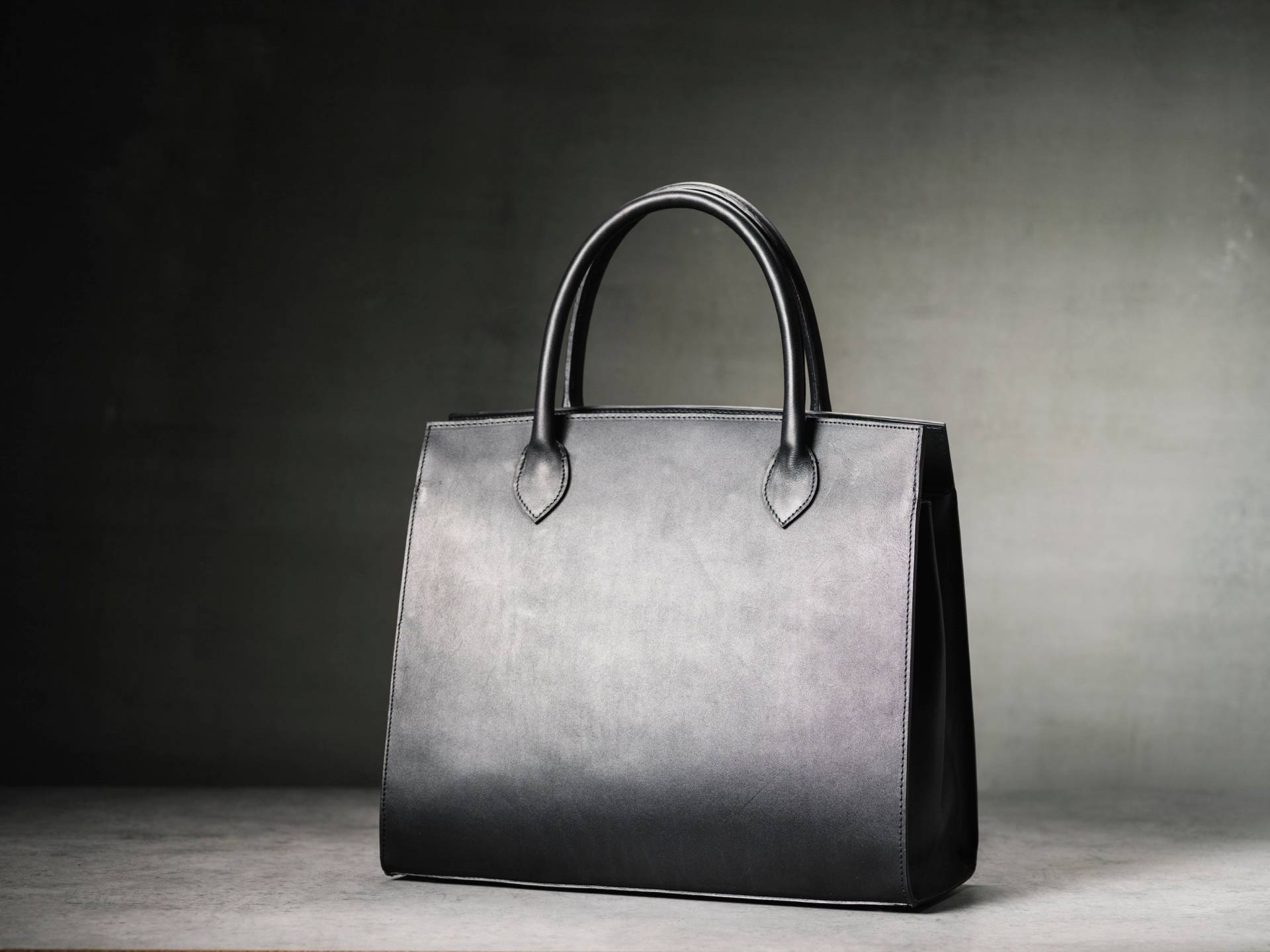 Echtleder Handtasche, Elegante Business Tasche A4 Dokumententasche von DrinaCrafts