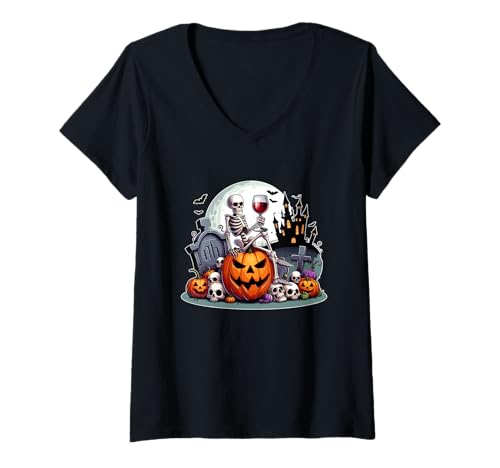 Damen Horror Skeleton Drinking Wine On Carved Pumpkins Halloween T-Shirt mit V-Ausschnitt von Drinking Wine Halloween Costume