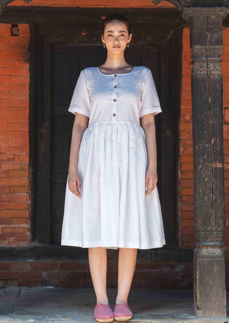 Leinen Sommerkleid Frauen - Handgefertigtes Weißes Midikleid, Boho Button Down, Modest Fit, Natural Fabric | Kleidung Für von DrishyaLinenNP