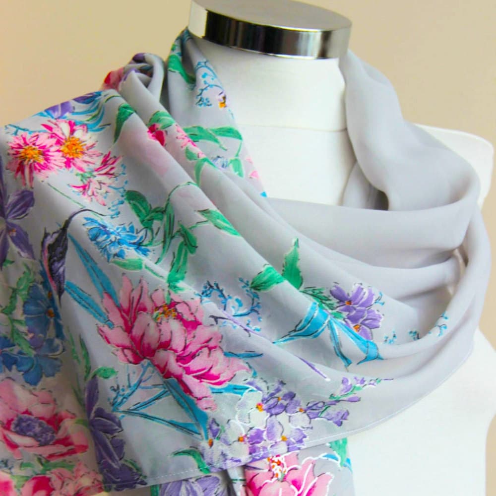 Chiffon Tuch Rosa & Lila Blumen Print, Sommer Leichter Schal von DroppBy