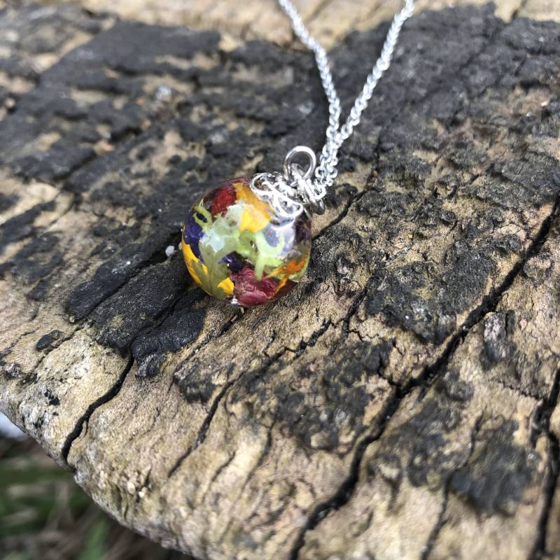 Kugelförmige Echte Blume Harz Halskette Kugelförmige Echte Blume Harz Halskette von DropsOfEmotions